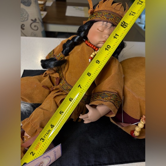 Vintage Goldenvale Collection Native Amercan Porcelain Doll - Picture 6 of 7